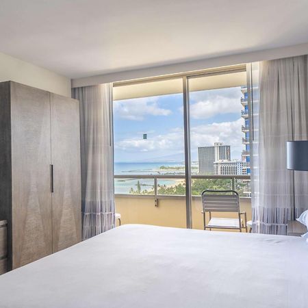Embassy Suites By Hilton Waikiki Beach Walk Гонолулу Экстерьер фото