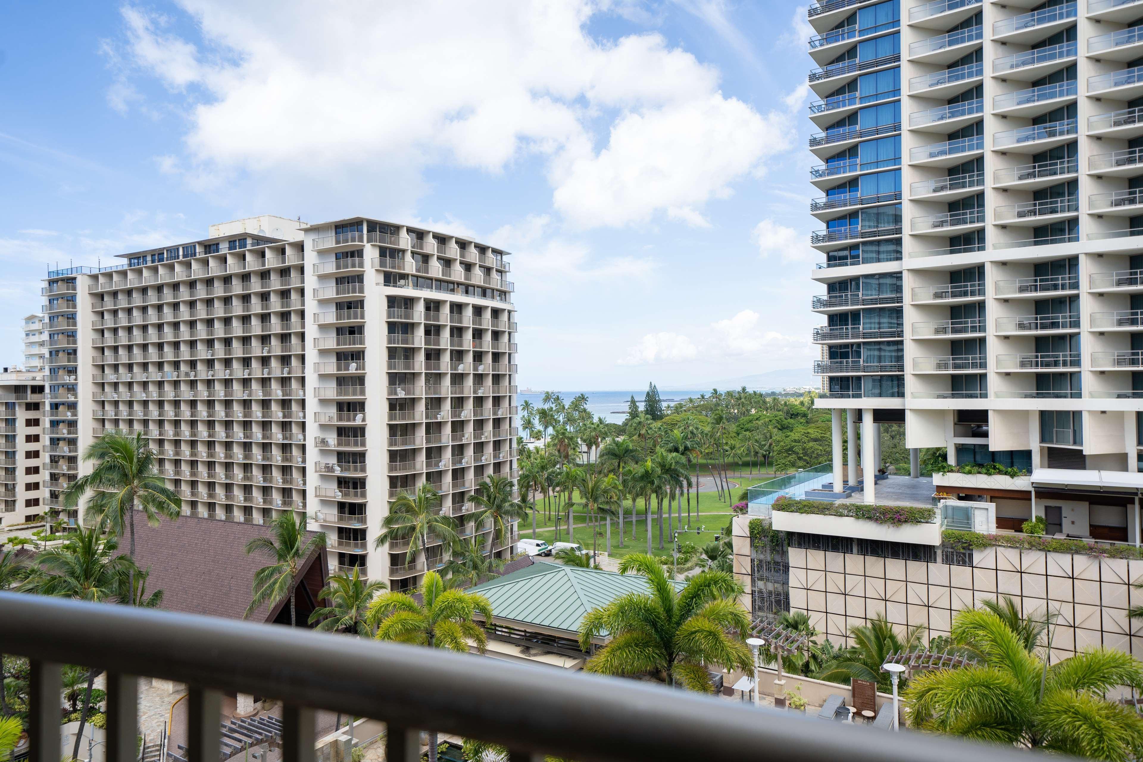 Embassy Suites By Hilton Waikiki Beach Walk Гонолулу Экстерьер фото