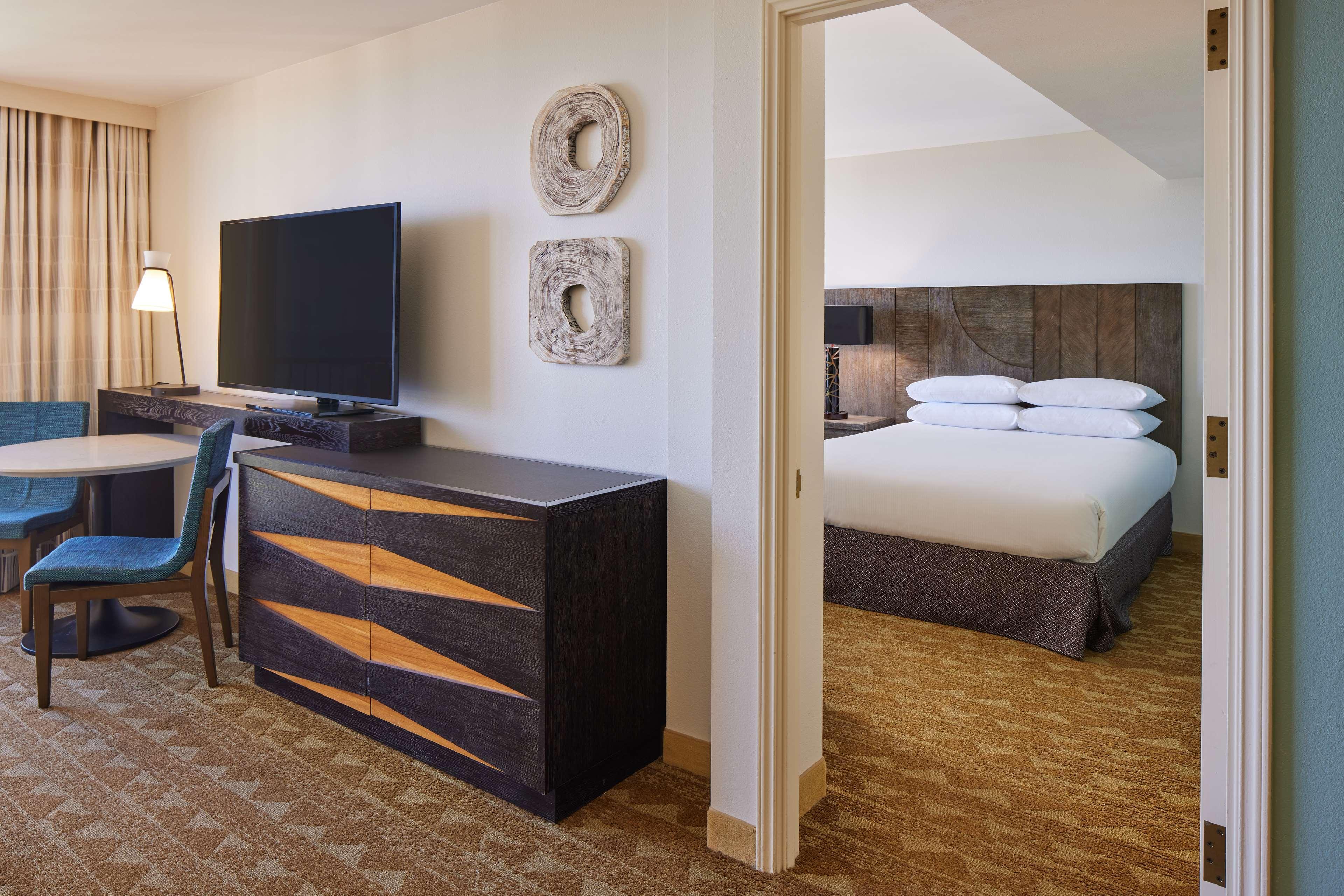 Embassy Suites By Hilton Waikiki Beach Walk Гонолулу Экстерьер фото