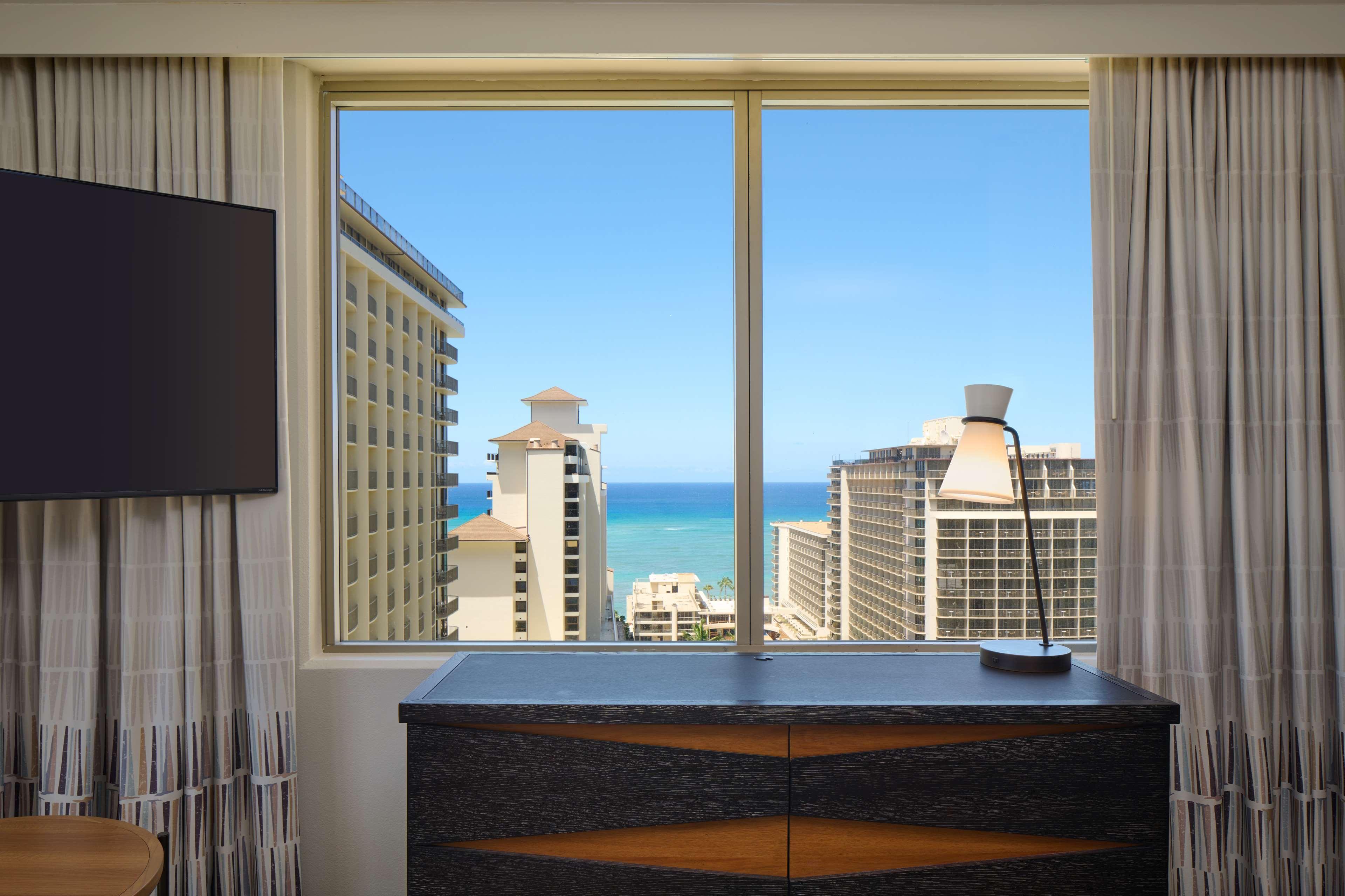 Embassy Suites By Hilton Waikiki Beach Walk Гонолулу Экстерьер фото
