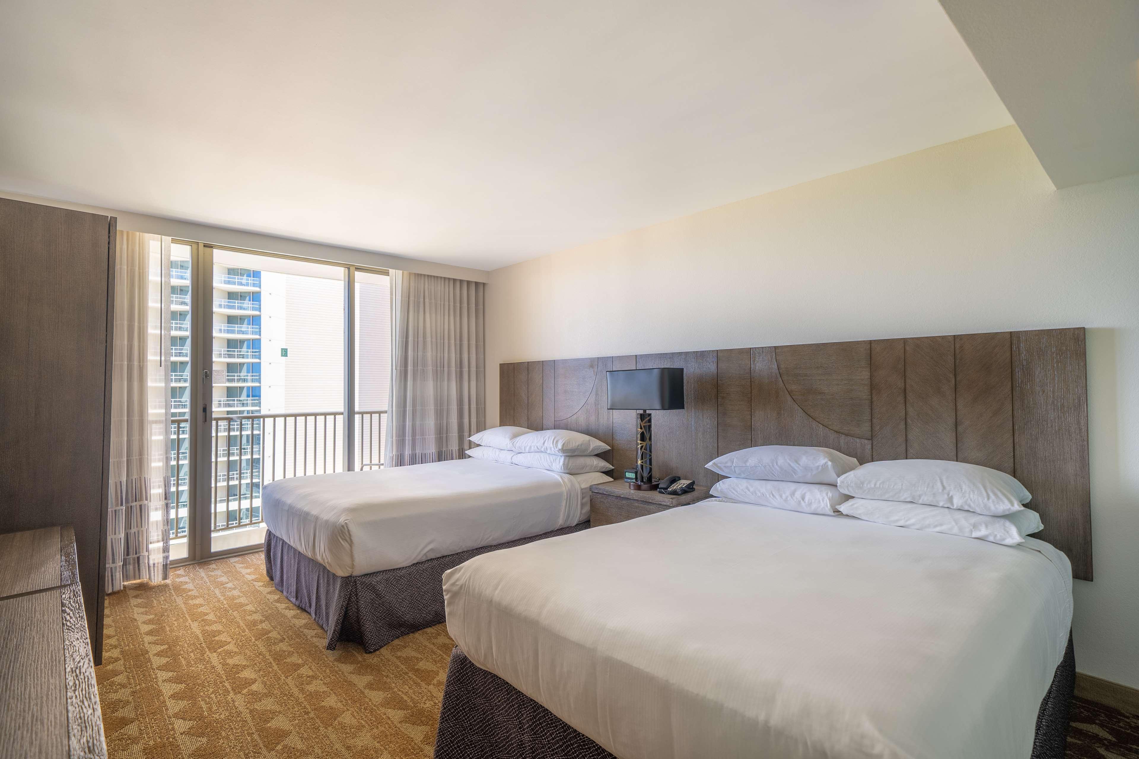 Embassy Suites By Hilton Waikiki Beach Walk Гонолулу Экстерьер фото