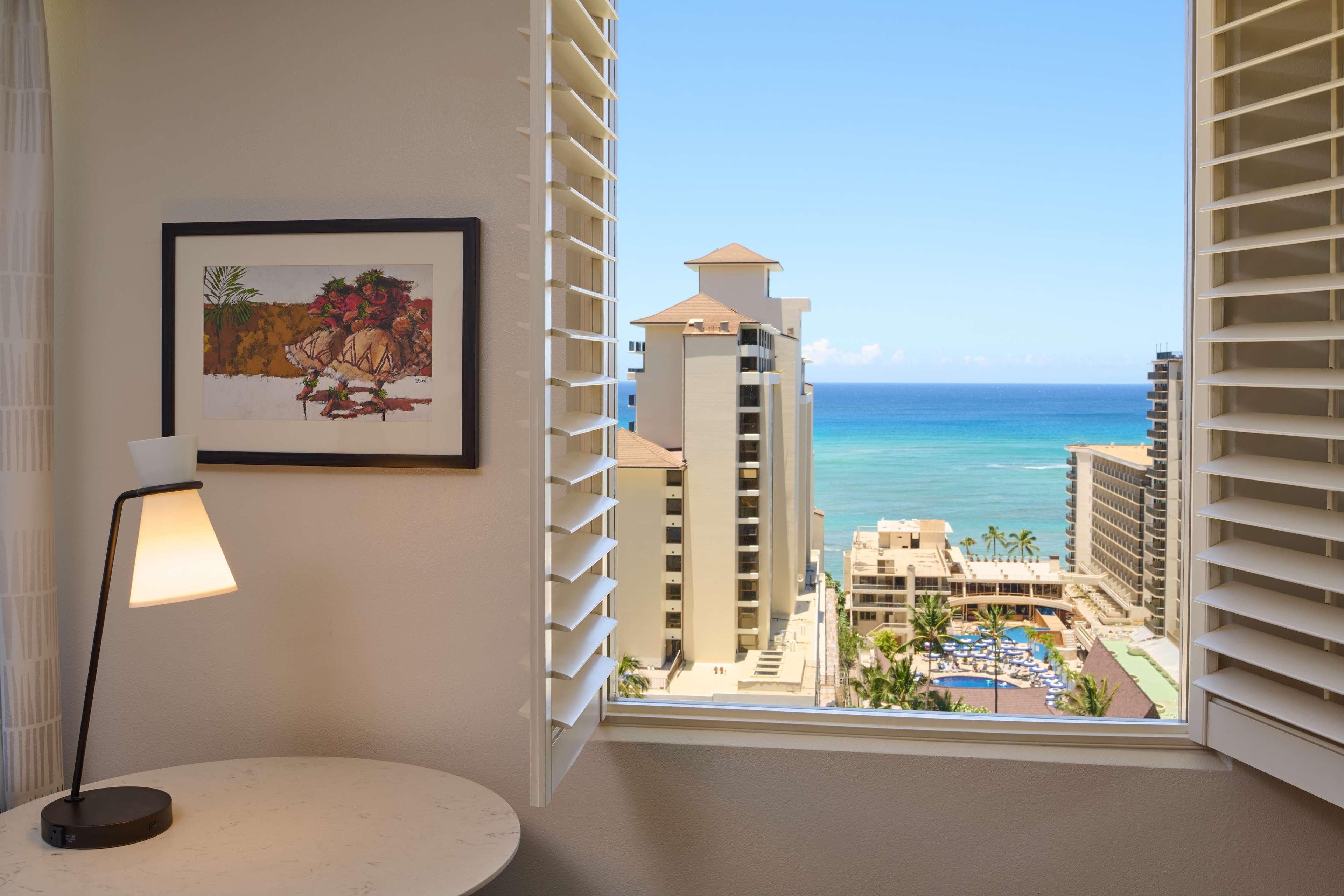 Embassy Suites By Hilton Waikiki Beach Walk Гонолулу Экстерьер фото