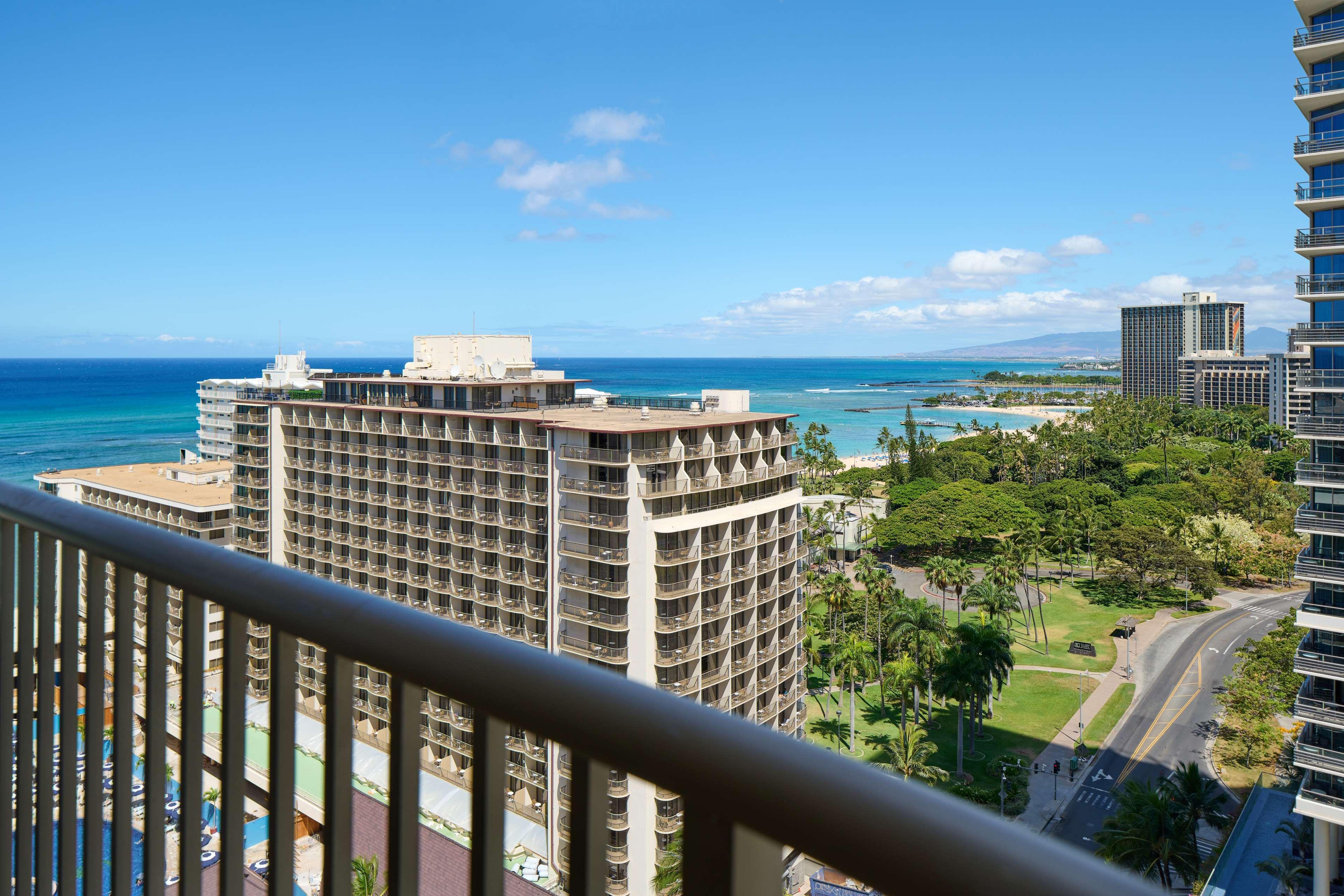 Embassy Suites By Hilton Waikiki Beach Walk Гонолулу Экстерьер фото