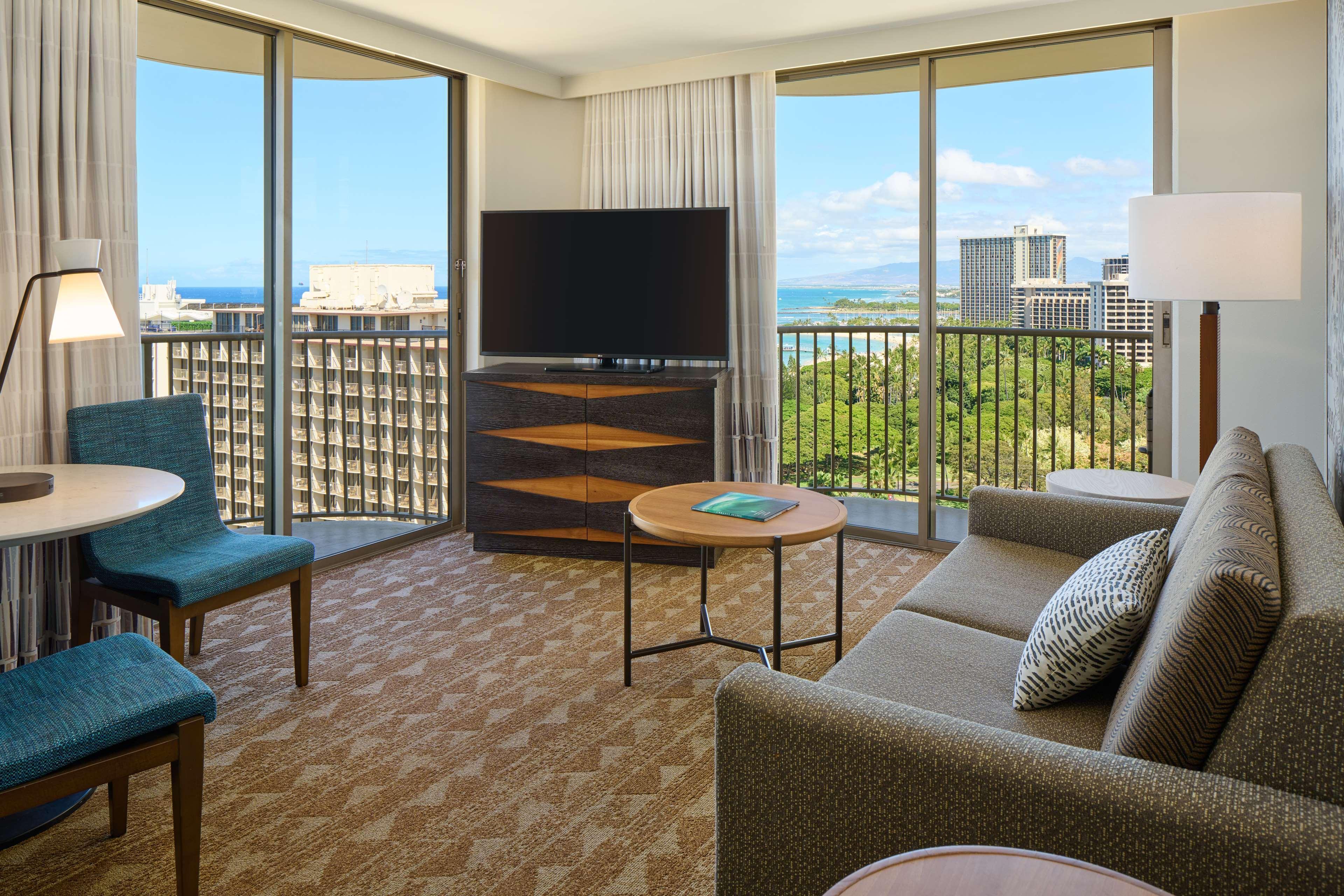 Embassy Suites By Hilton Waikiki Beach Walk Гонолулу Экстерьер фото