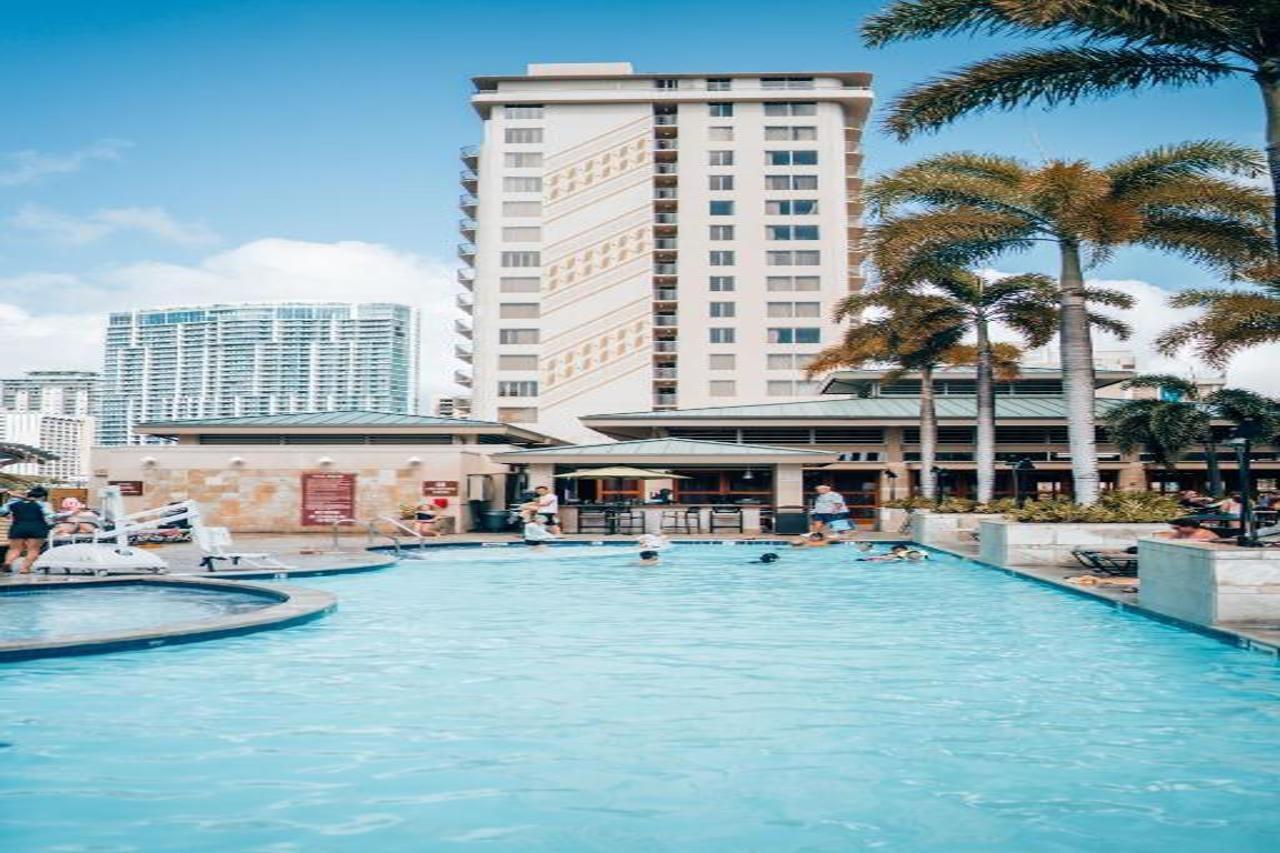 Embassy Suites By Hilton Waikiki Beach Walk Гонолулу Экстерьер фото
