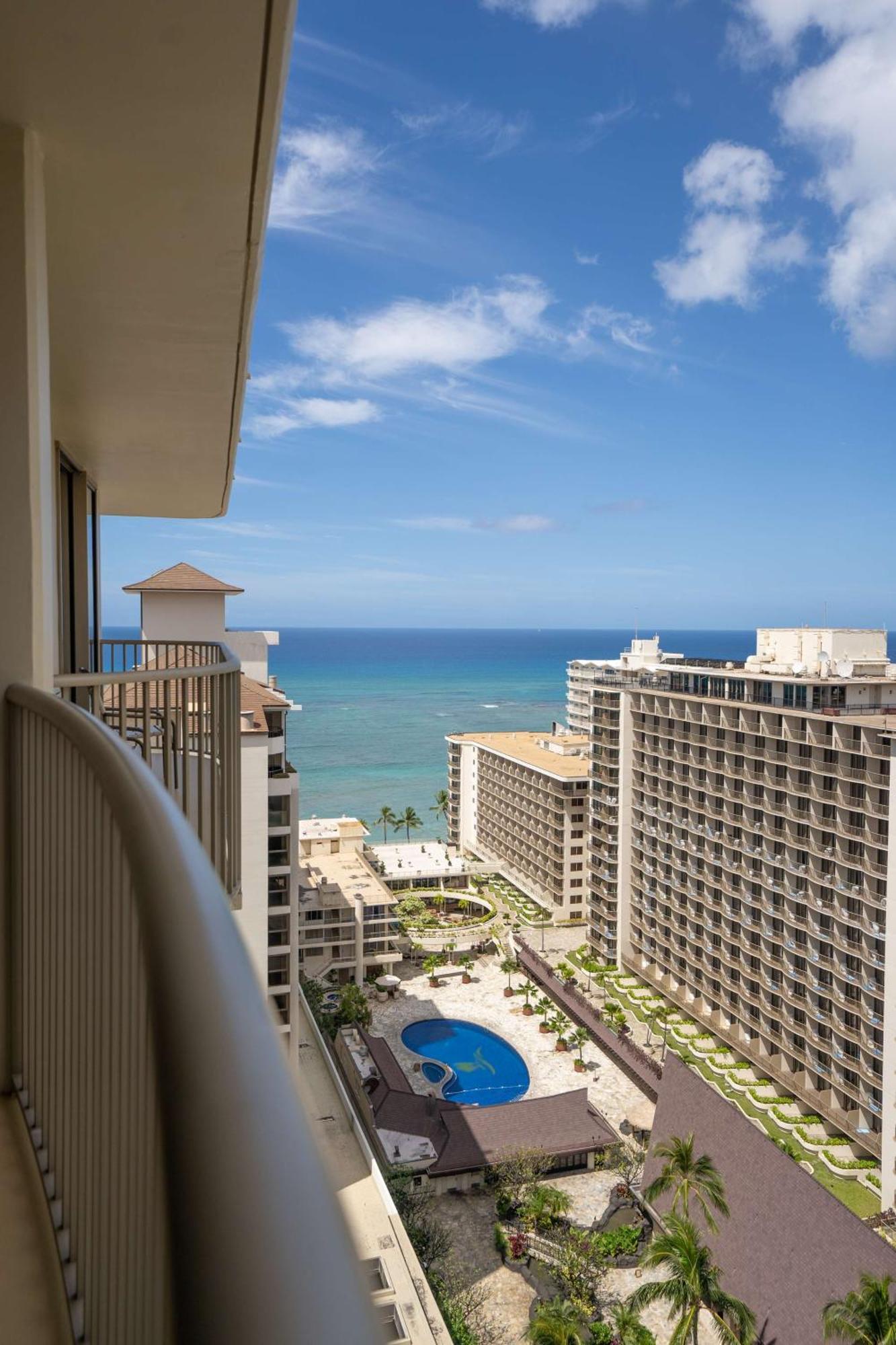 Embassy Suites By Hilton Waikiki Beach Walk Гонолулу Экстерьер фото